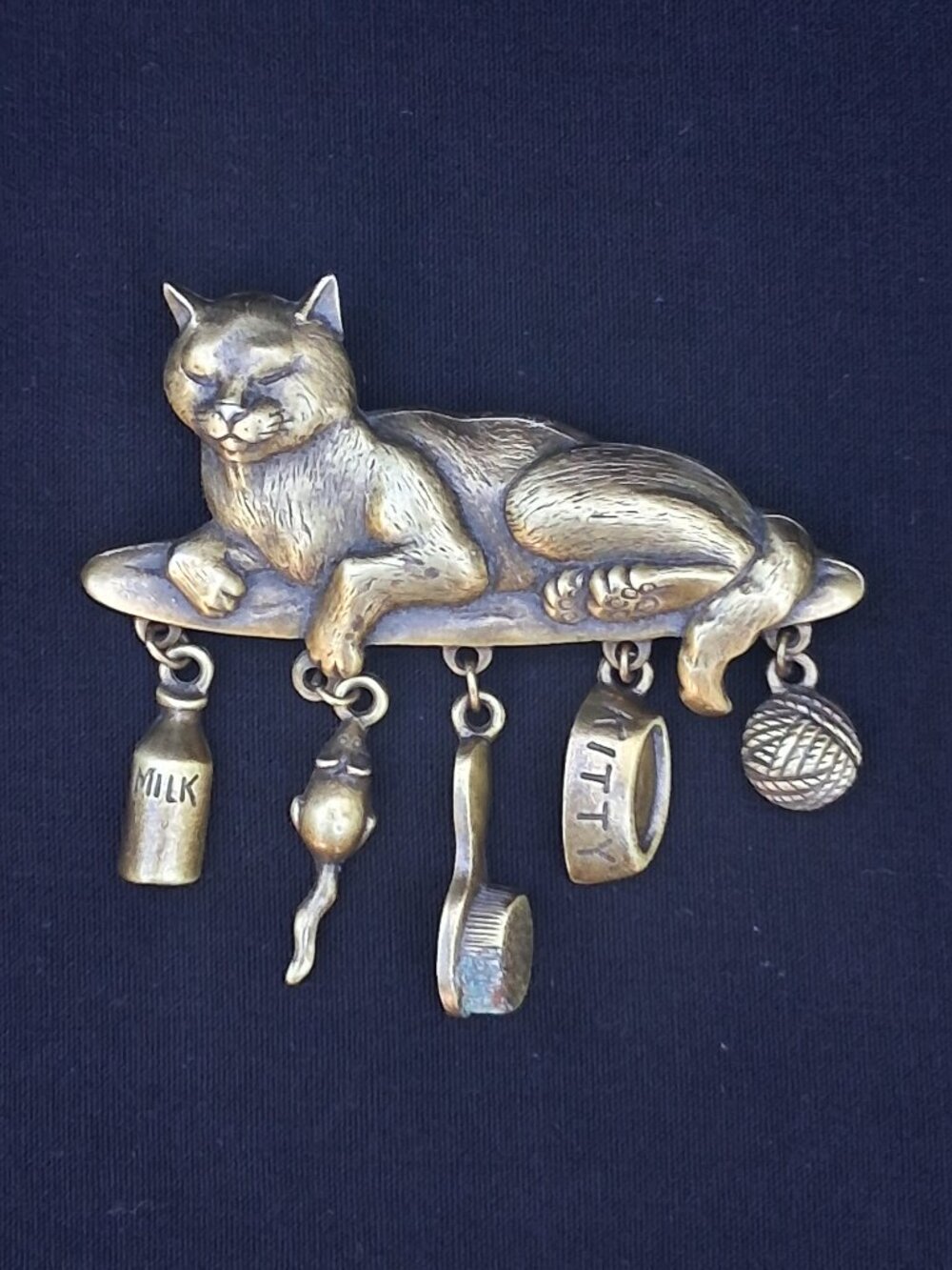 VTG JJ Jonette Jewelry Brass Cat Brooch Pin with 5 Dangling Charms